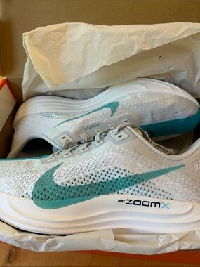 Nike Men's White and Teal ZoomX Athletic Running Shoes